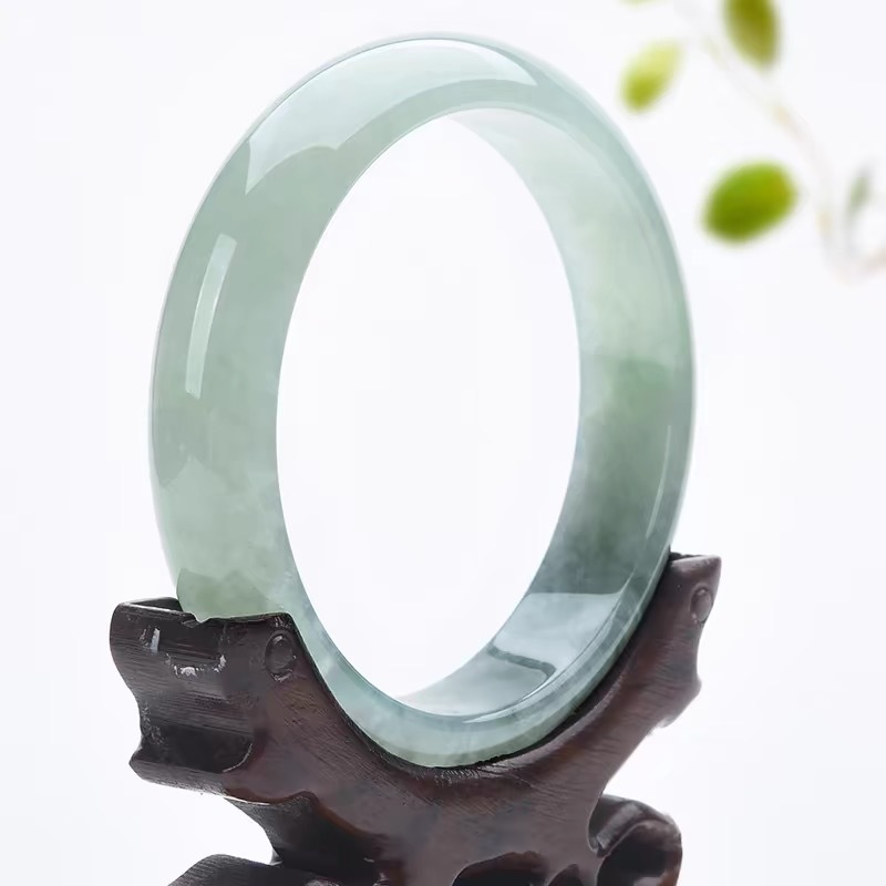 Pulsera de Jade Antigua de Mya - Lighting reseña y precio